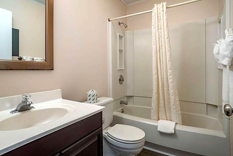 Rodeway Inn & Suites - Rehoboth Beach