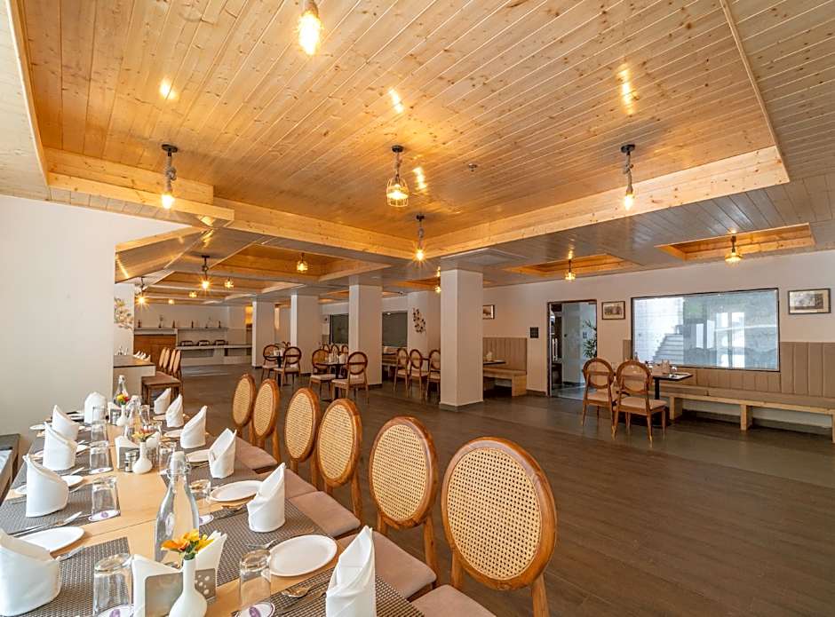 The Whitestone Inn & Suites ( A Centrally Heated Mountain & Valley View )