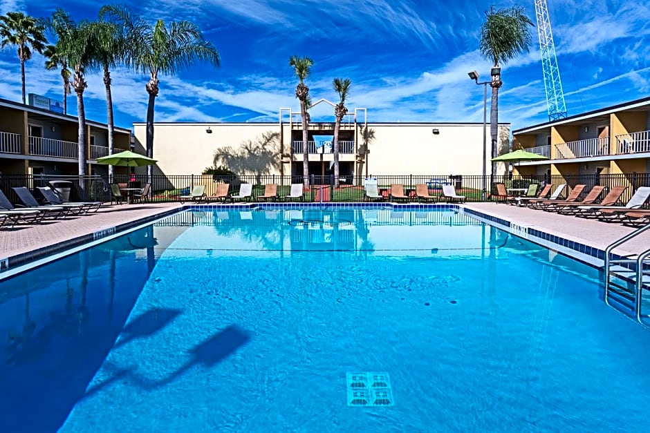 Celebration Suites At Old Town