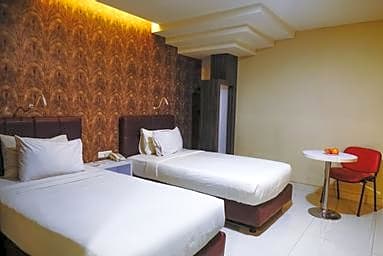Empress Hotel Makassar City Center by LIFE