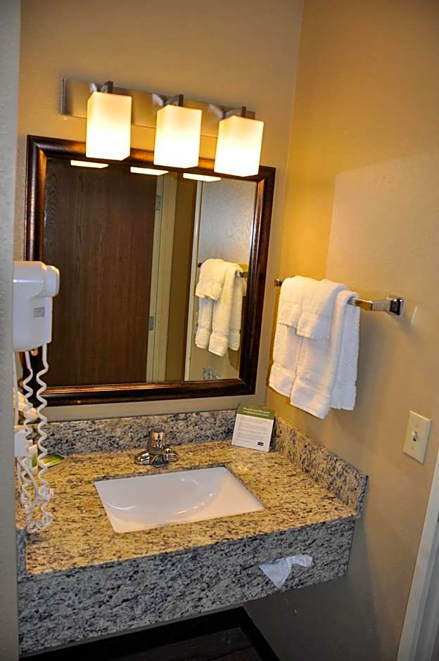 AmericInn by Wyndham Clear Lake