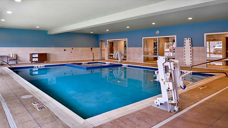 Holiday Inn Express & Suites Parkersburg East By IHG