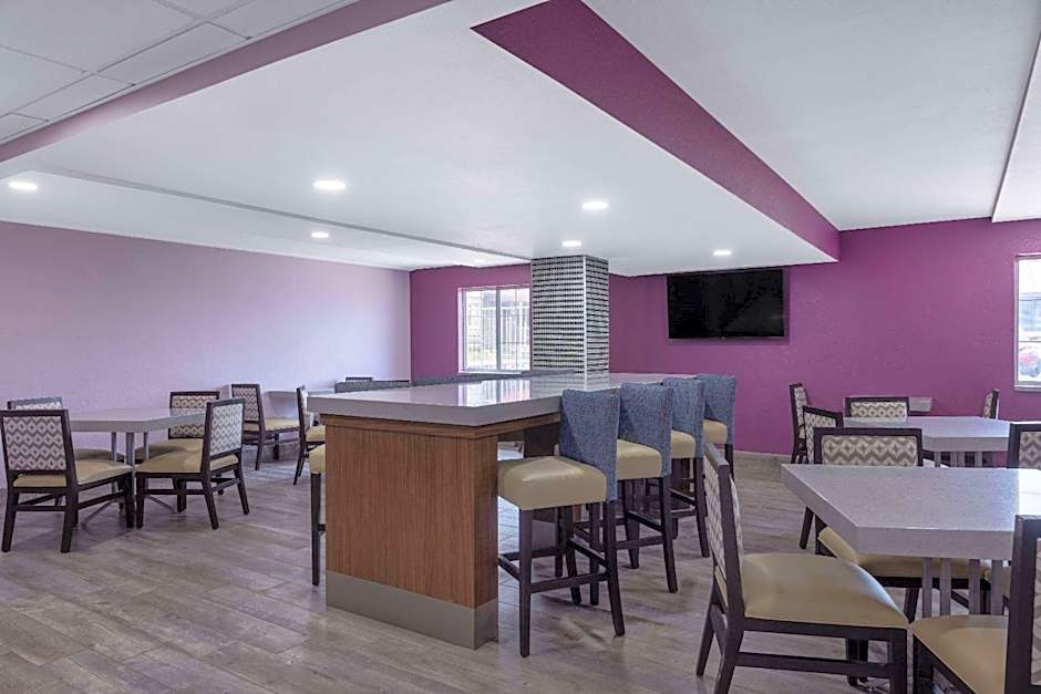 La Quinta Inn & Suites by Wyndham Kansas City Lenexa