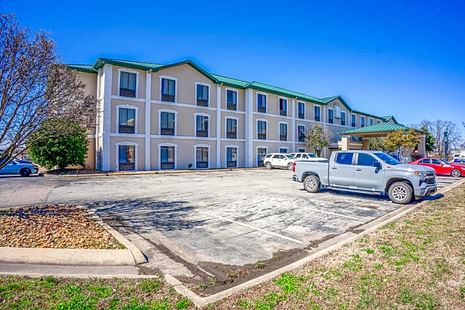 Ark Suites By OYO Jonesboro I-555