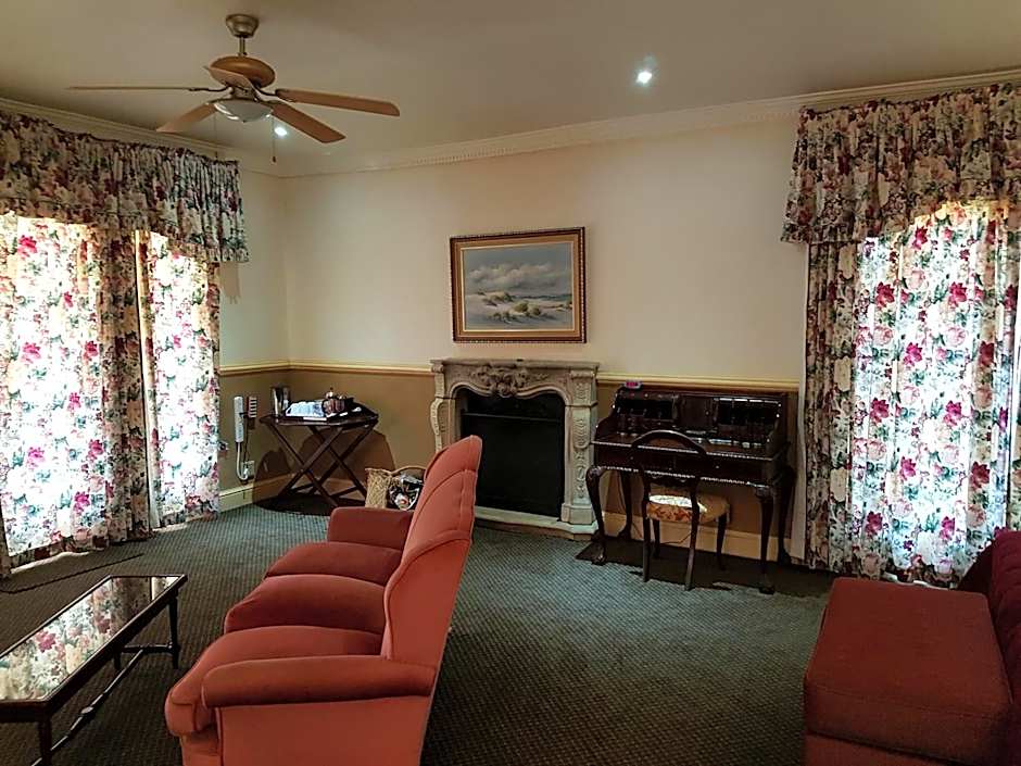 Sherwood's Country House