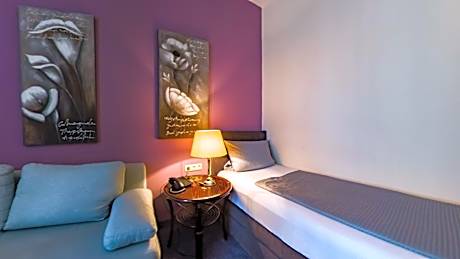 Double Room with Bath - Non-Smoking