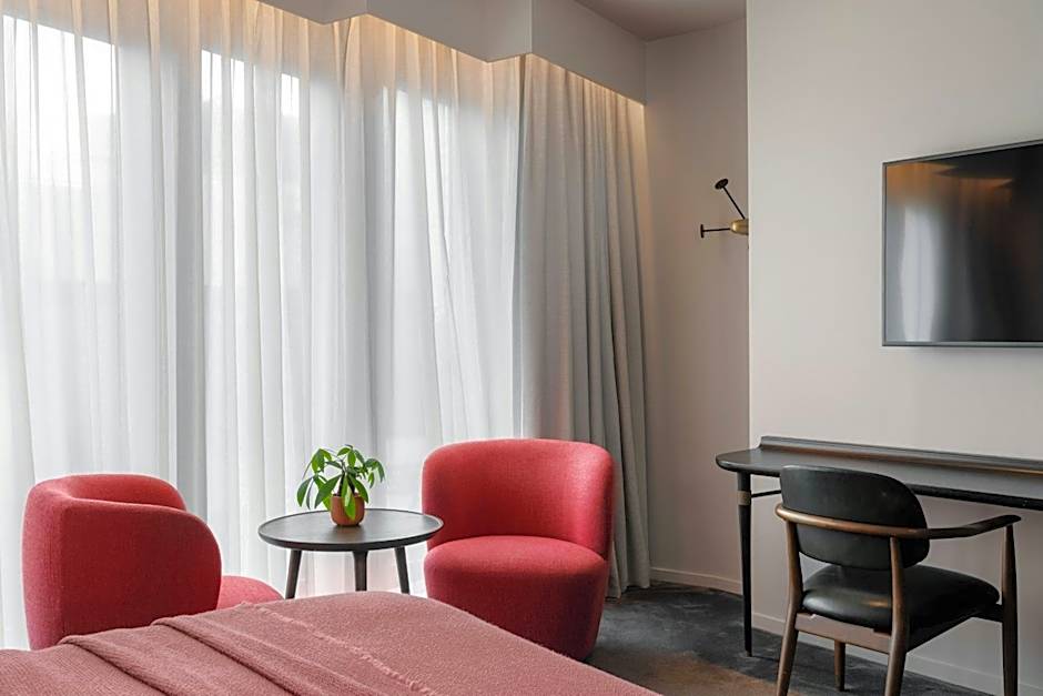 The Stratford, Autograph Collection