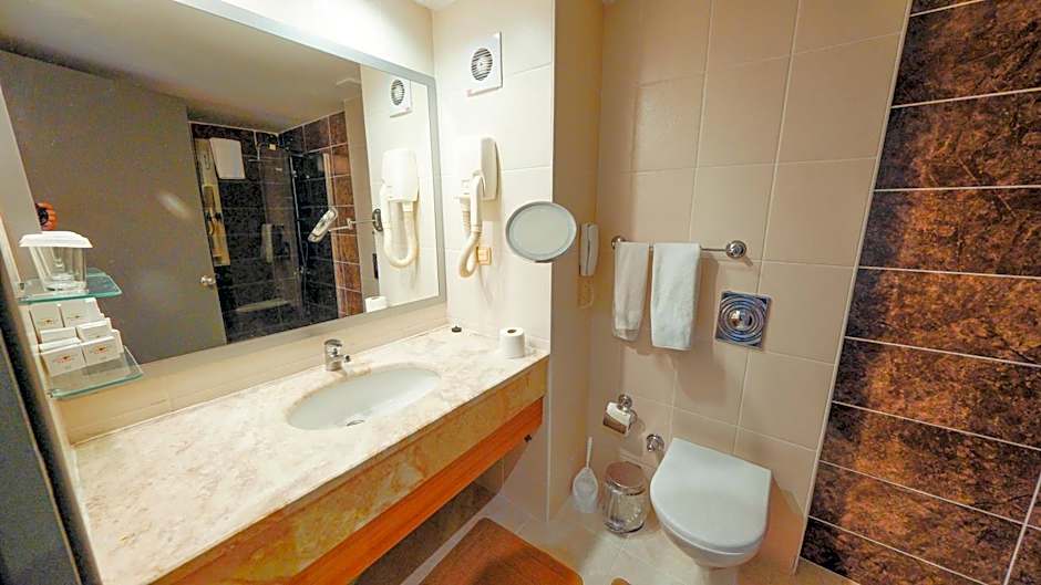 Lycus River Thermal Hotel