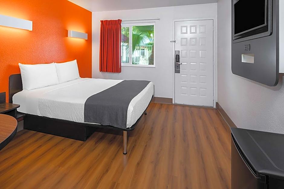 Motel 6 Santa Barbara - Carpinteria South