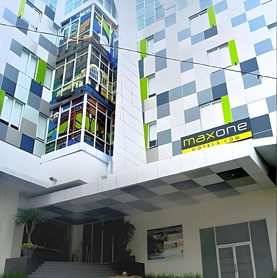 Maxonehotels At Glodok