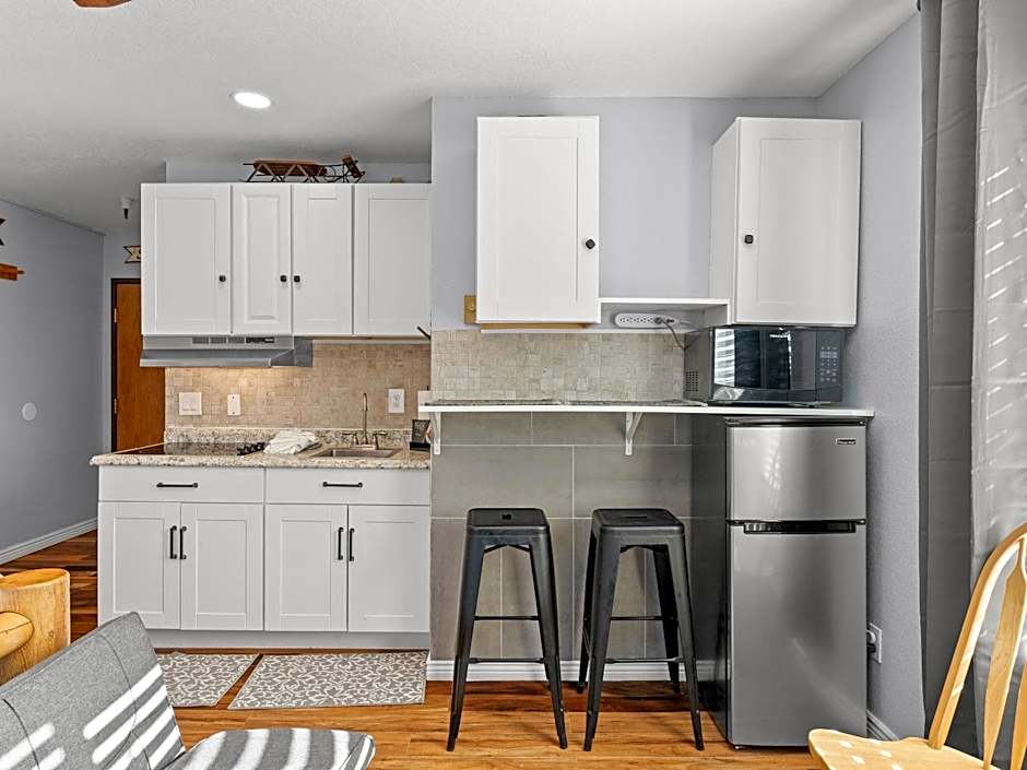 Carriage House Condominiums by All Seasons Resort Lodging