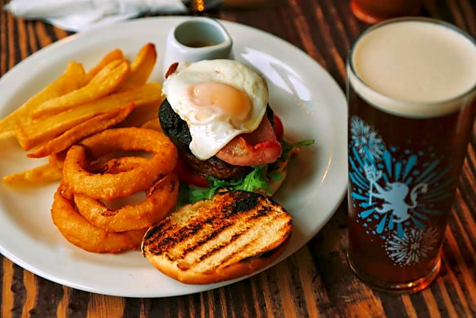 Royal Mackintosh Hotel