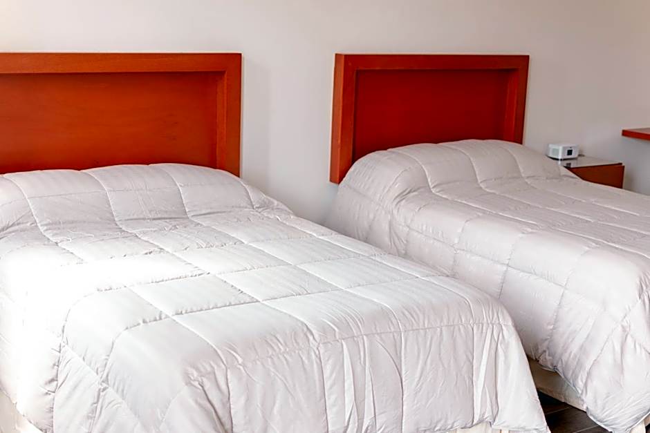 La Lola Hotel & Suites