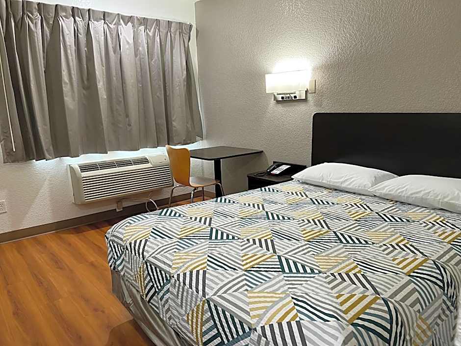 Motel 6-Longview, TX