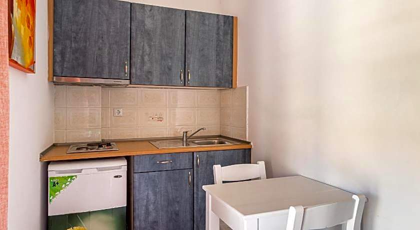 Lefkis apartments & studios