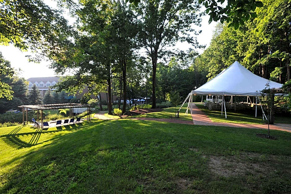 Avon Old Farms Hotel