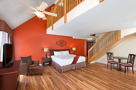 Loft King/Queen Suite - Non-Smoking