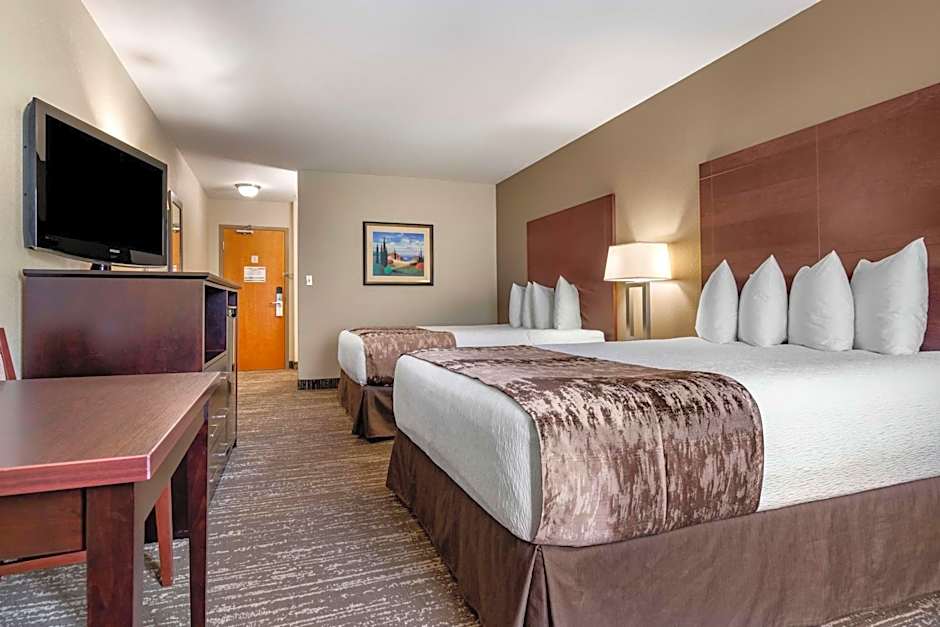 Best Western Plus Pembina Inn & Suites