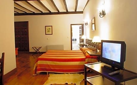 SINGLE ROOM