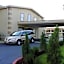R Nite Star Inn and Suites -Home of the Cowboys & Rangers