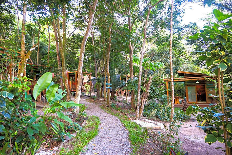 Alquimia Zen IGLUs de eucalipto na Reserva Aruá