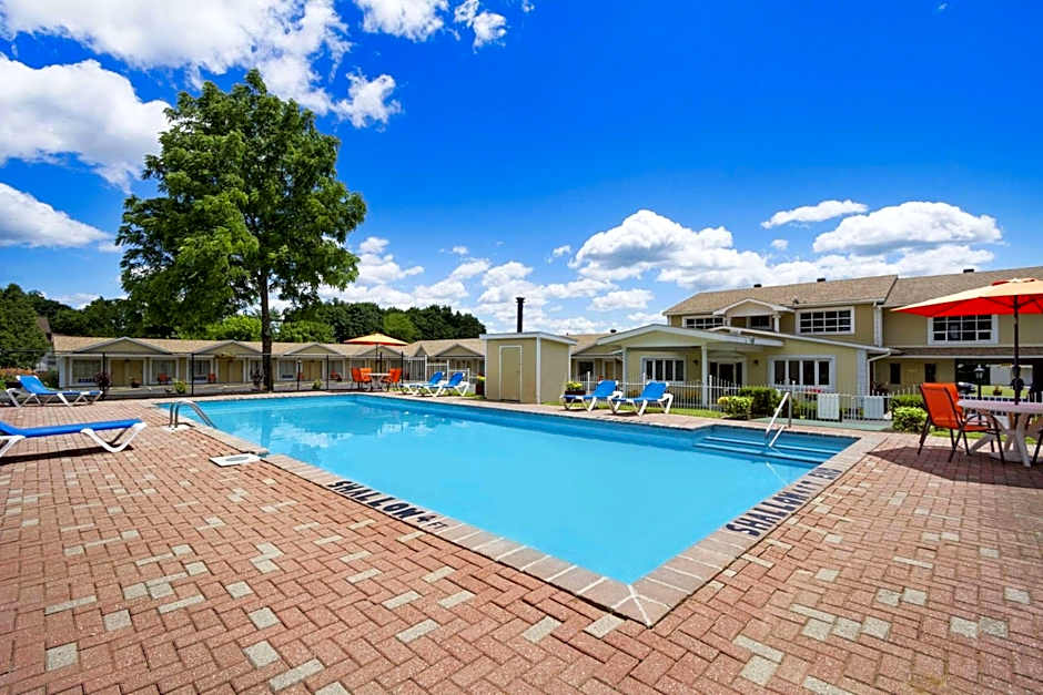 Super 8 by Wyndham Brockville