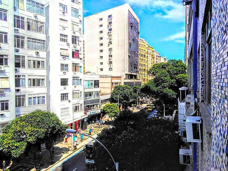 APARTAMENTO COPACABANA saleta, quarto grande com ar cond wi-fi a 2 qds da praia