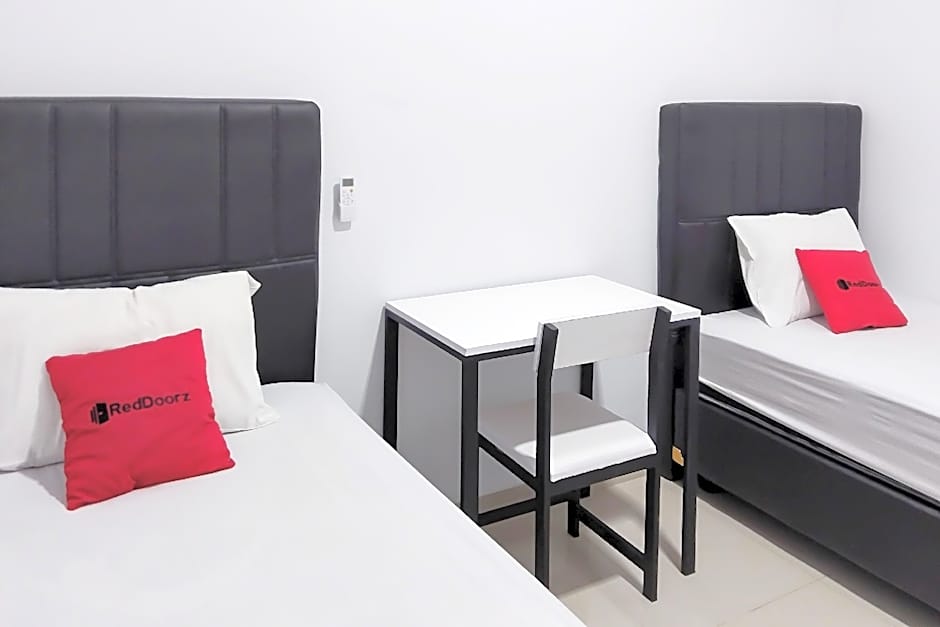 RedDoorz near Universitas Siliwangi 2