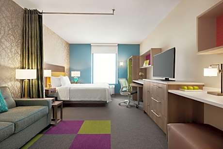 1Queen Accessible Bathtub Suite Nonsmoking