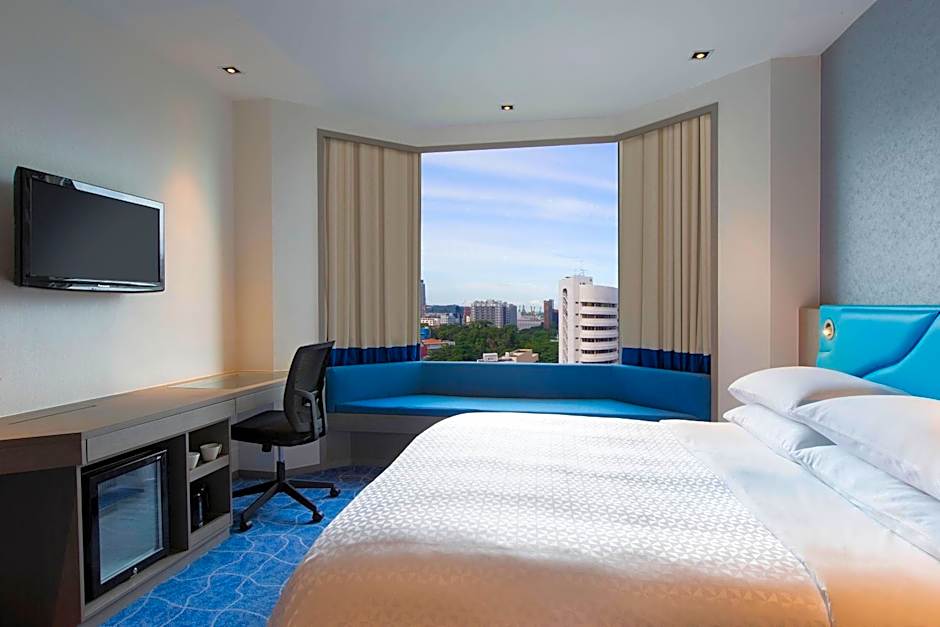 Photo 1 of 5 of Deluxe 1 King Bed, City View