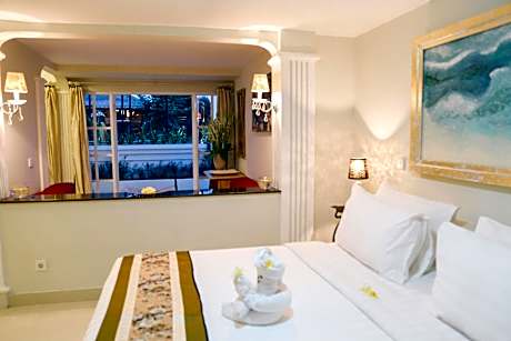 Suite with Garden View