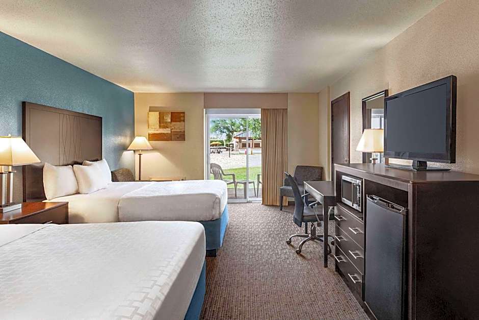 AmericInn by Wyndham La Crosse Riverfront-Conference Center