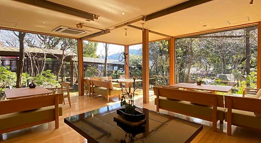 Yugawara Onsen Ashikari Ryokan