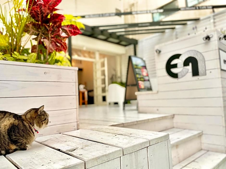 En- Hostel & Café bar