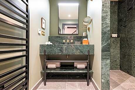 Junior Suite - Village View