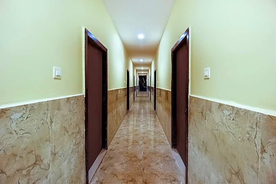 Hotel Shri Chaitra by OYO Rooms – Hyderabad, IA