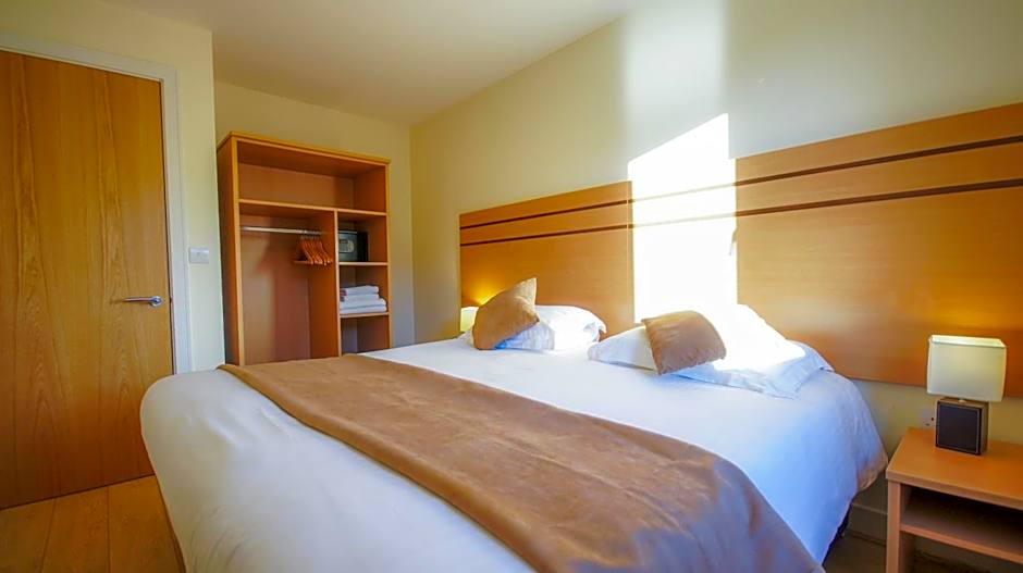 Crompton Court Apartments