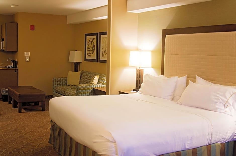 Holiday Inn Express & Suites Logan By IHG