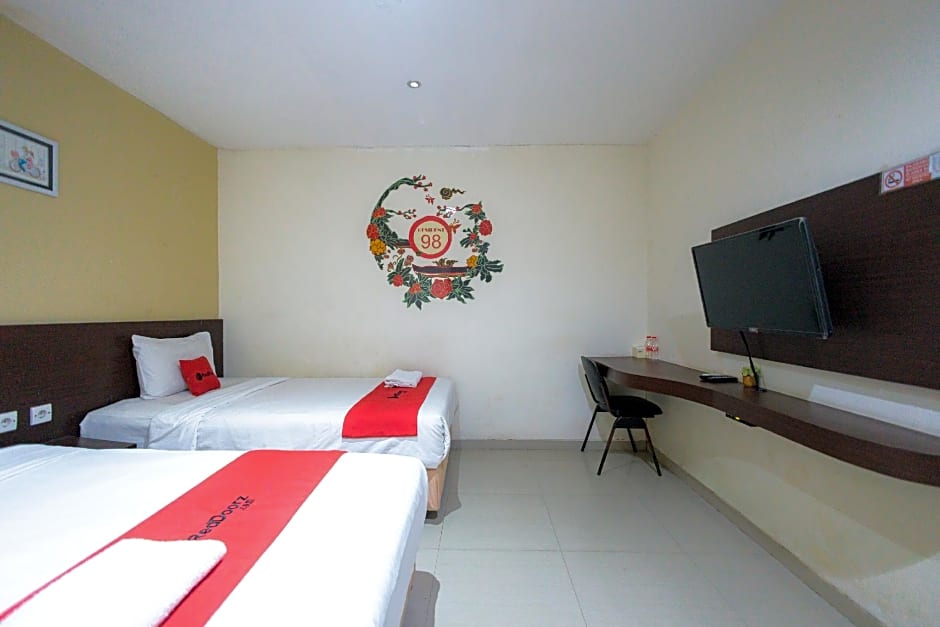 RedDoorz @ Kutisari Surabaya