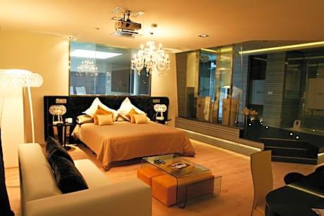 Suite with Private Pool