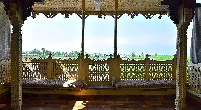 Houseboat Zaindari Palace
