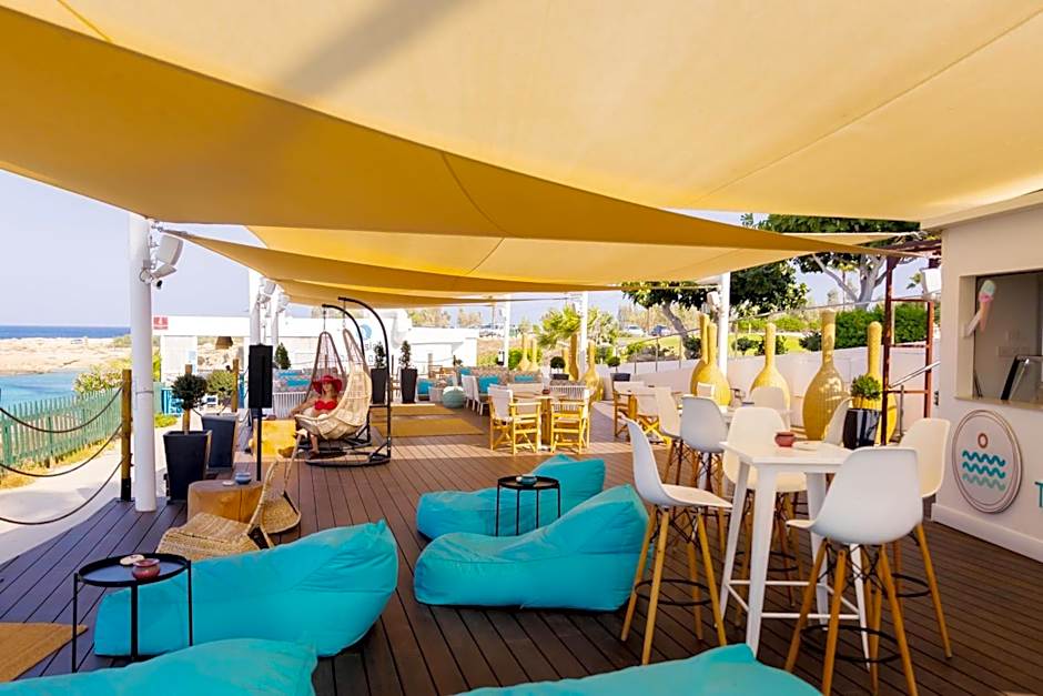 Cavo Maris Beach Hotel