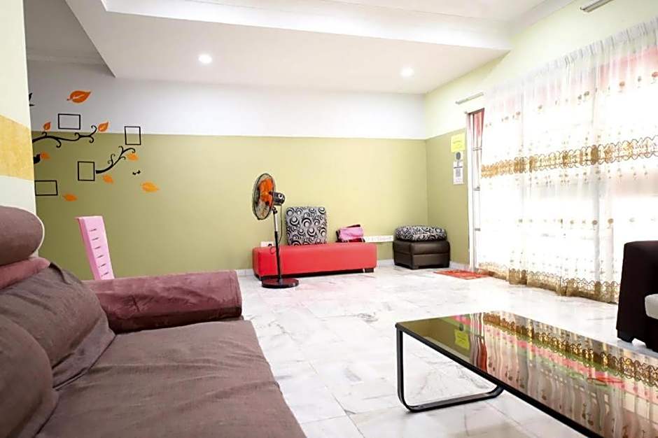 OYO Homes 90575 CK Bahau Homestay