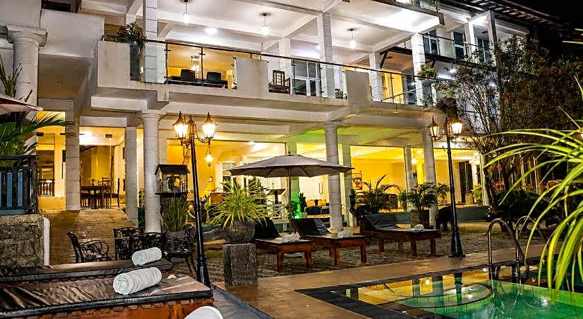 Queens Beach Hotel
