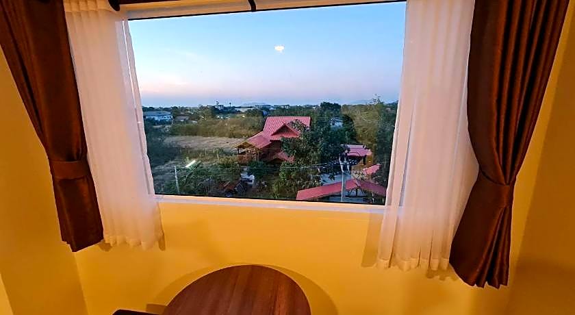 The charlotte smart hotel lopburi