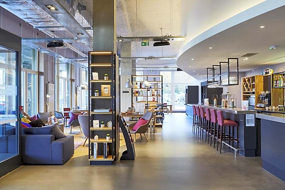 CAMPANILE PARIS SUD - Saclay