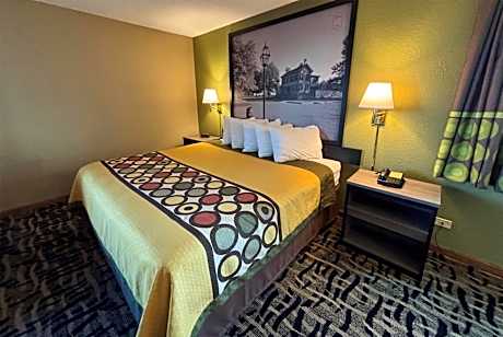 Queen Room - Mobility Access/Non-Smoking