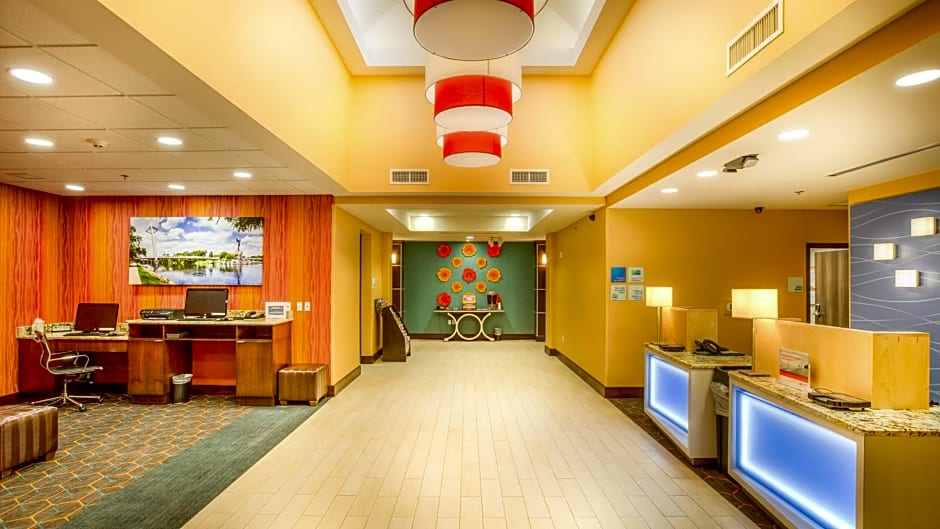 Holiday Inn Express Wichita South, an IHG Hotel