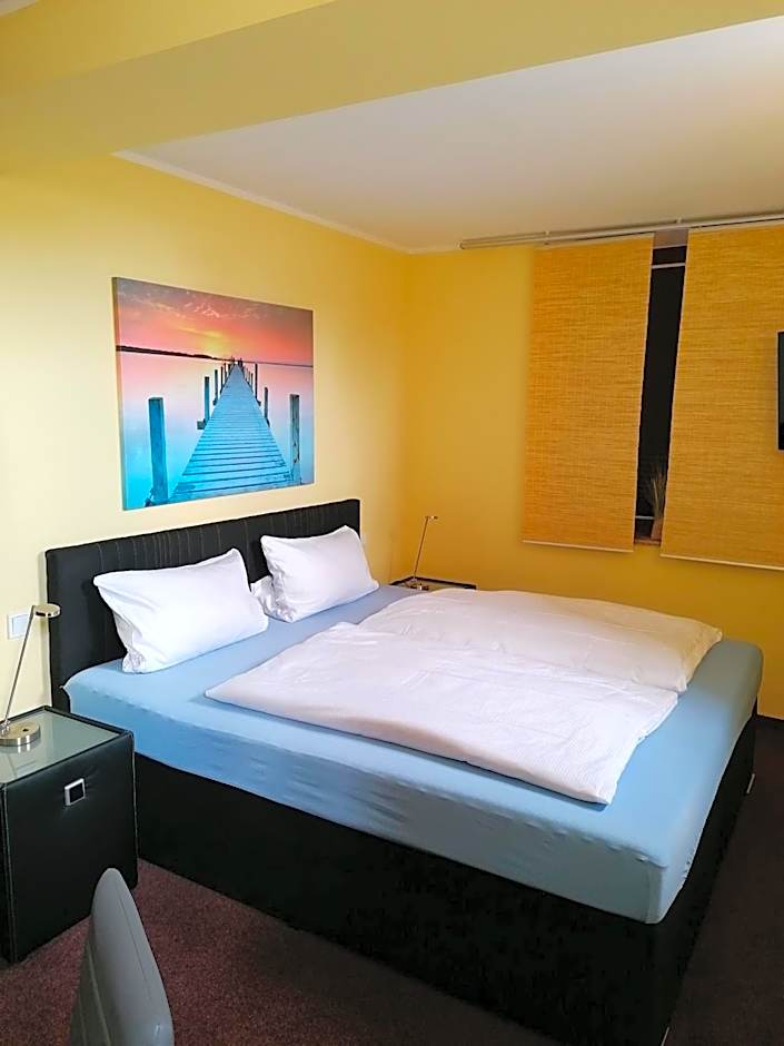 Pension Riverside in Leverkusen Hitdorf am Rhein - Zentral an der A1 und 59