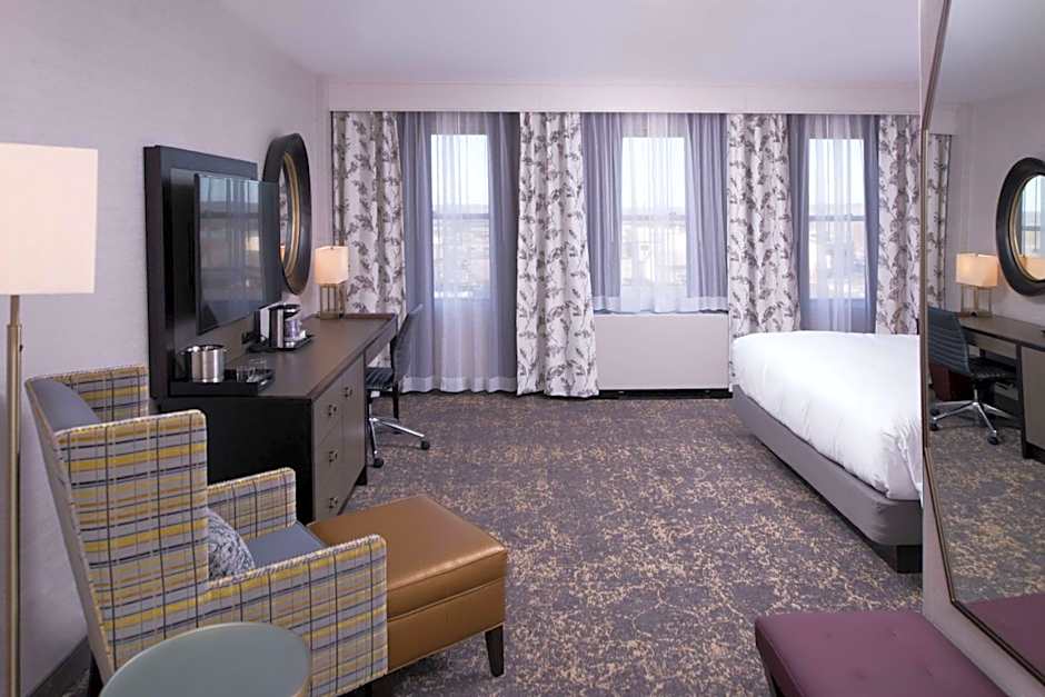 DoubleTree by Hilton Hotel Utica